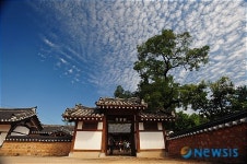 <민기자 여행사진>고목이 어우러진 관선문