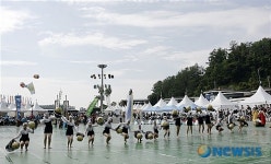 표선고등학교 학생들의 해녀놀이 공연