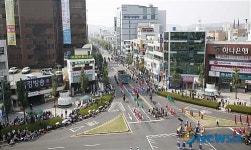 진주 중앙로터리 시가지 행렬