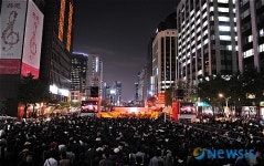 가을밤 도심에서 즐기는 뮤지컬 공연