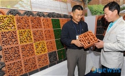 황토로 만든 벽돌이 멋스럽네