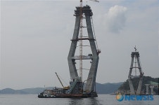 모습을 드러낸 사장교