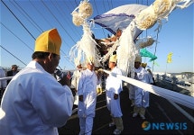 진도대교를 건너는 만가