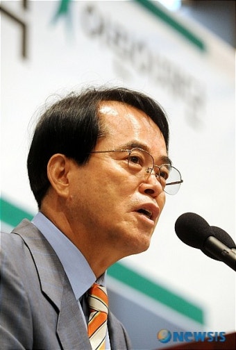 인사말하는 이제훈 대표이사