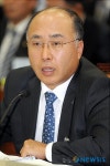 질의 답변하는 이수화 사장