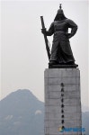 세척 및 보존작업 마치고 공개된 이순신 장군 동상