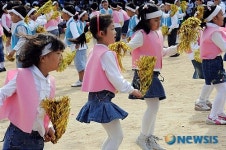 꽃술을 흔들며