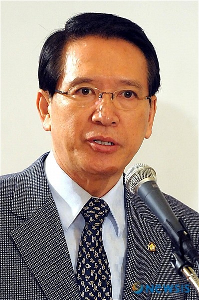 김형오 전 국회의장, 국민의힘 혁신 논의 세미나 참석..현안고찰과 미래에 대한 우려 전해