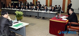 증권업 관계자 회의 참석한 한승수 총리