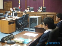 징역형에 처해야 vs 죄는 미워도-초등생 모의재판