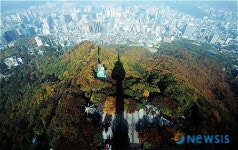 색동저고리 입은 남산