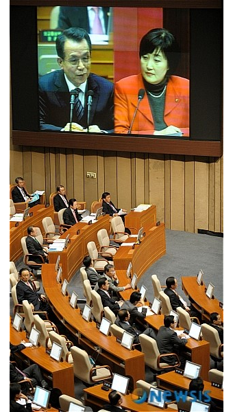 박영선 의원, 한승수 총리 대정부질문 설전