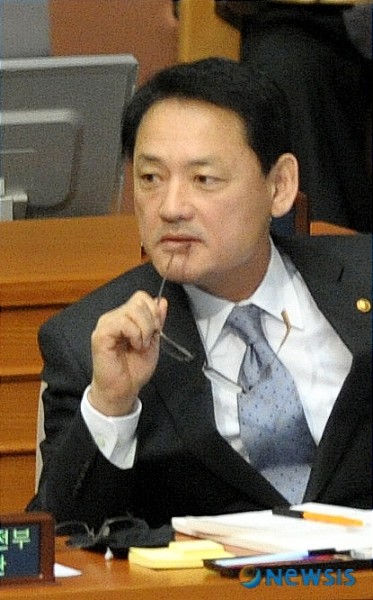 유인촌 장관, 정몽규 축구협회 회장 4연임 승인 여부 결정 어려워져