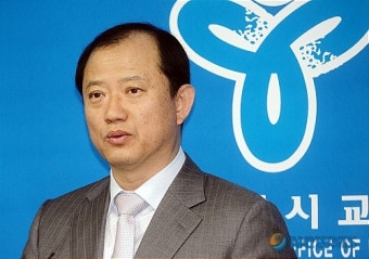 교원노조 단체협약 전면해지 브리핑 하는 김경회 부교육감