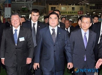투르크메니스탄 대통령, 현대차 울산공장 방문