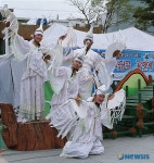 새들의 아름다운 날개짓