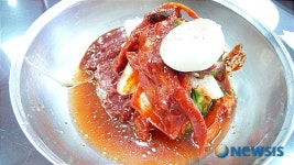 이것이 냉면이요, 육수요, 찐만두로소이다