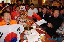 축구 응원 나선 황금발