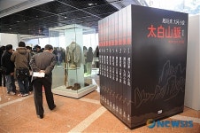 태백산맥 문학관 전시장