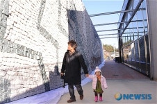 태백산맥 문학관의 백두대간의 염원 벽화 