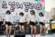 유스컬쳐갤러리의 화려한 무대, AT댄서팀