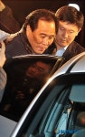 호송차에 오르는 정광용씨