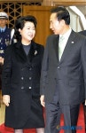 다정한 이 대통령 귀국길