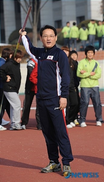유인촌 장관 '선수 같나요?'