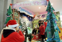 크리스마스 인형의 집으로 초대합니다