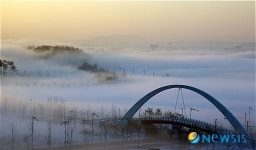 ‘2008 아름다운 고양 사진영상 공모전’ 사진부문 은상 - 이대섭 ‘구름다리’