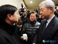 이천효자원장례식매점자판기 | 유가족 위로하는 이영희 노동부장관