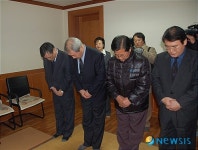 이영희 노동부 장관, 이천 화재참사 유가족 빈소 방문