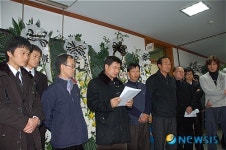 이천효자원장례식매점자판기 | 물류센터 화재 유가족들, 장례식장서 기자회견