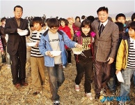 겨울 철새 먹이주기에 우리도