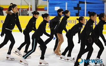 후배들 지도하는 피겨퀸 김연아