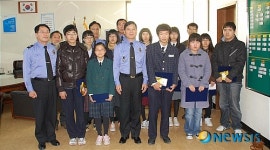 동해해경, 관내 모범학생들에게 장학금 전달