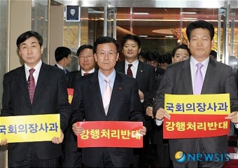 국회의장 항의방문하는 민주당