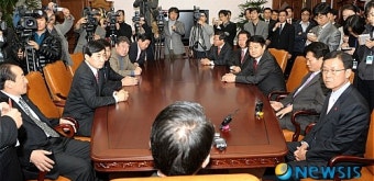 민주당 국회의장 항의방문