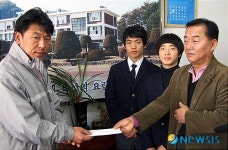 다하누촌, 지역 고등학교 장학금 전달
