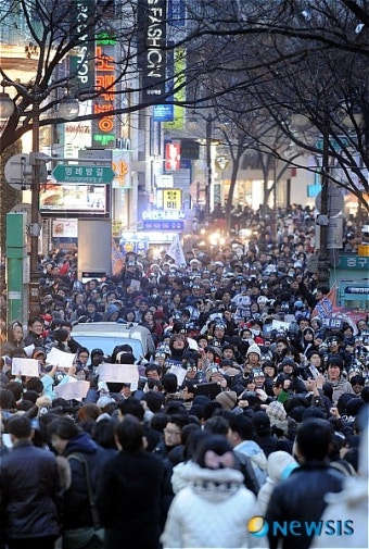 명동 거리에서 열린 정권심판 민중대회