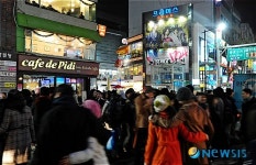 크리스마스이브, 극장가도 인산인해