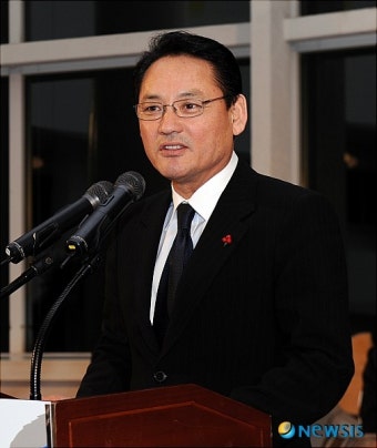 인사말하는 유인촌 장관