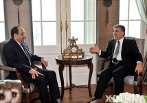 압둘라 굴과 누리 알-말리키 총리