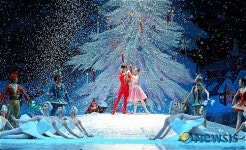 꿈나라 속 크리스마스랜드의 마리와 왕자님