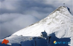 필라투스 산등성이 나홀로 교회