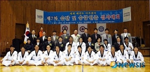 외국인근로자 첫 태권도 유단자 4명 탄생
