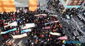 삼성본관앞으로 파도처럼 밀려든 어민들