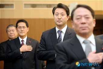 국민의례하는 오세훈 시장과 간부들
