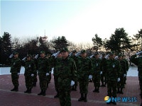 충혼탑 참배하는 육군37사단 지휘관들