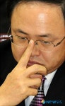 생각에 잠긴 쌍용자동차 박영태 상무